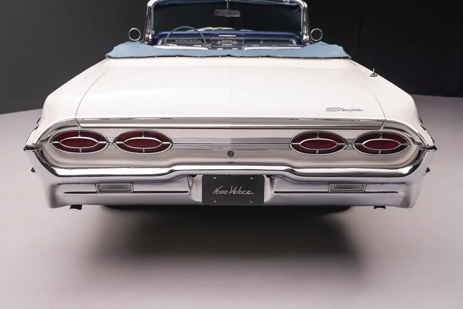 1962 Oldsmobile Starfire - Photo 2