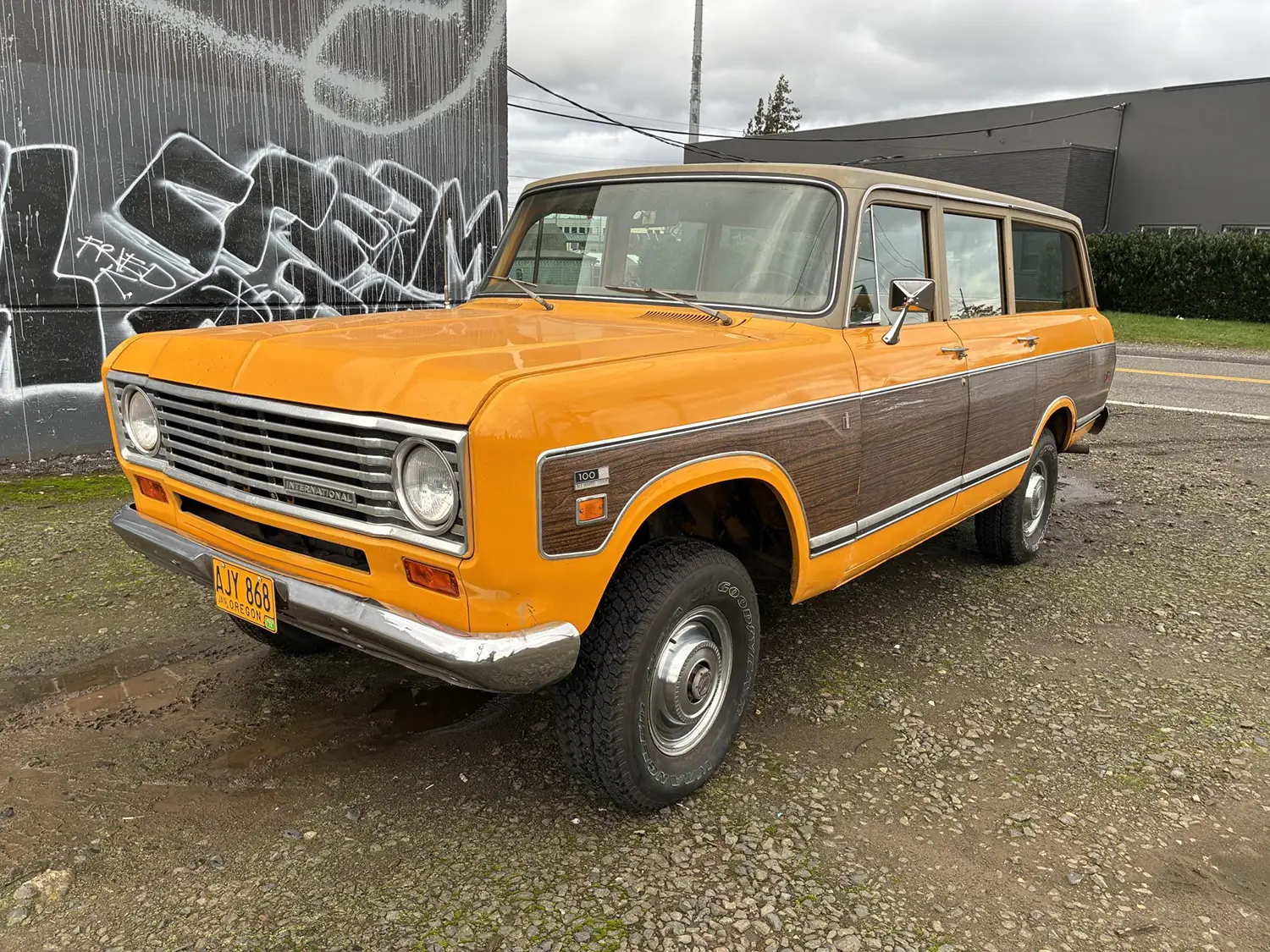 1974 International Harvester Travelall 100 Deluxe 4x4