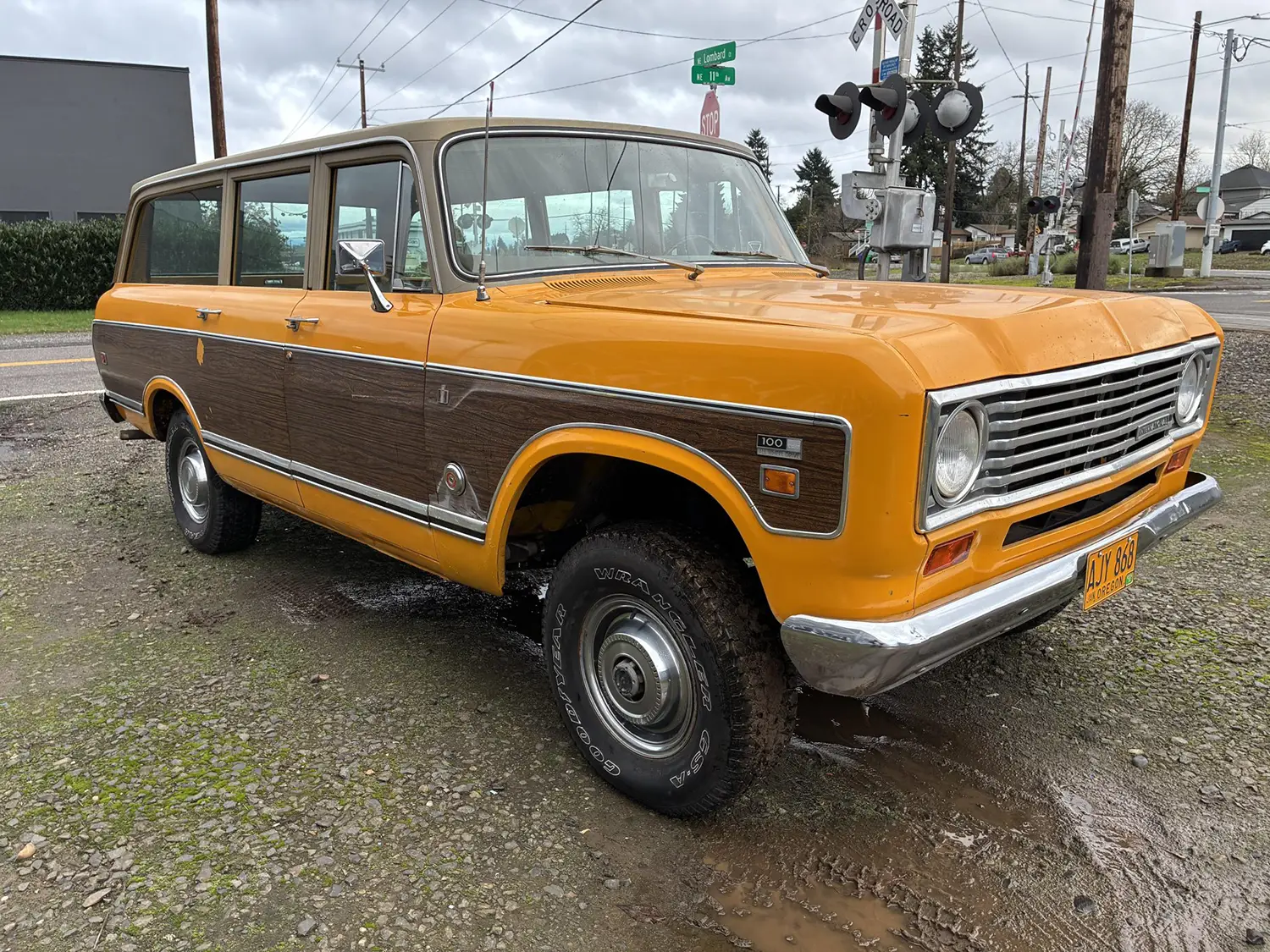 1974 International Harvester Travelall 100 Deluxe 4x4