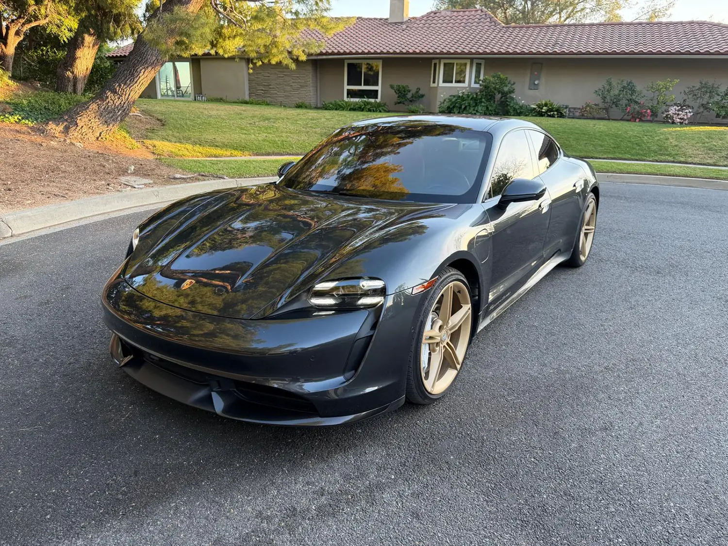 2020 Porsche Taycan Turbo