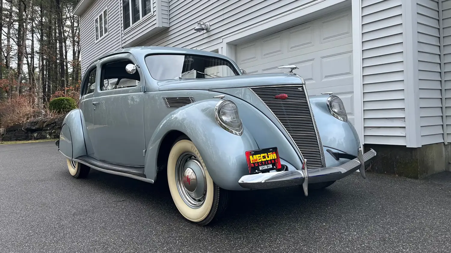 1937 Lincoln Zephyr Coupe Sedan