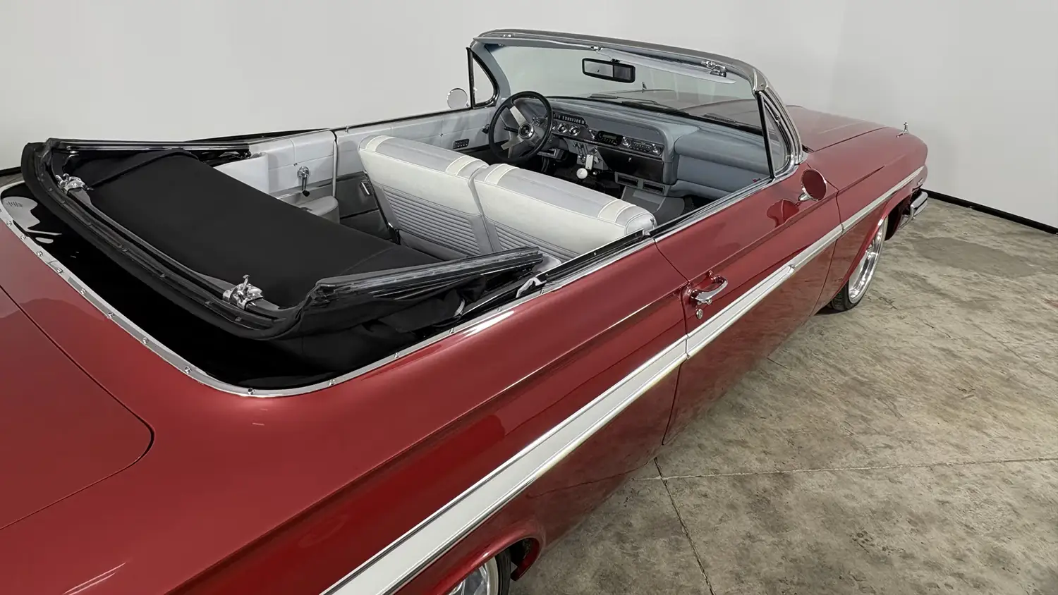 1961 Chevrolet Impala Convertible - Photo 4