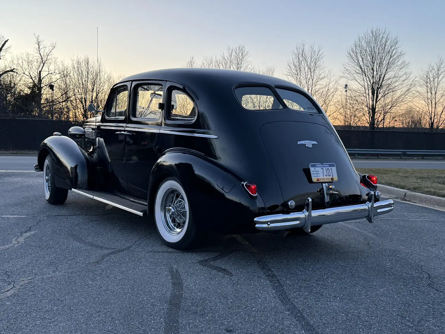 1938 Buick Series 40 Special - Photo 2