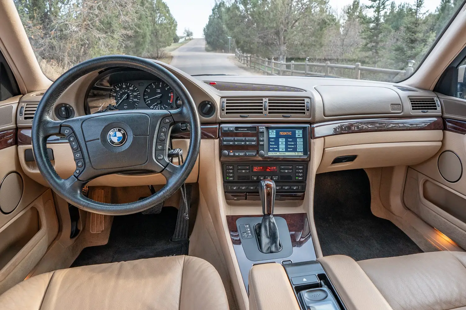 2000 BMW 750iL