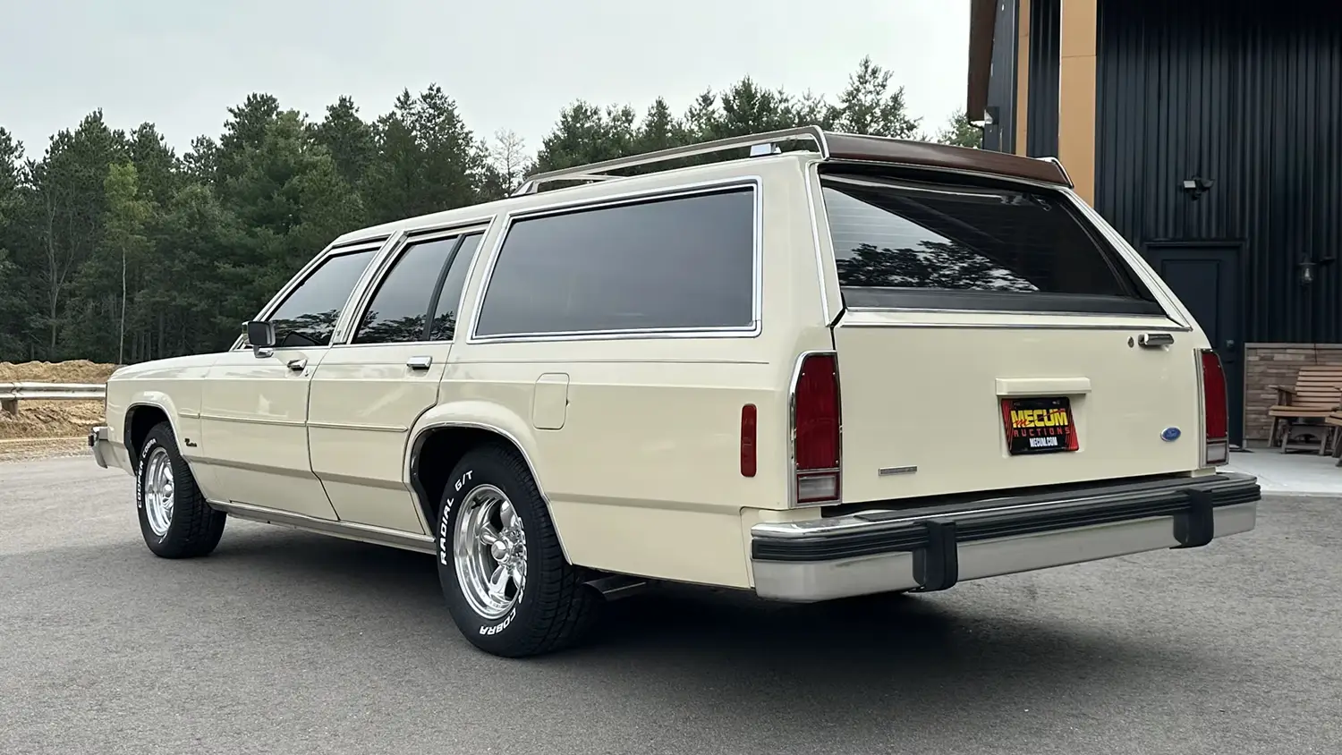 1984 Ford LTD Crown Victoria Wagon - Photo 2