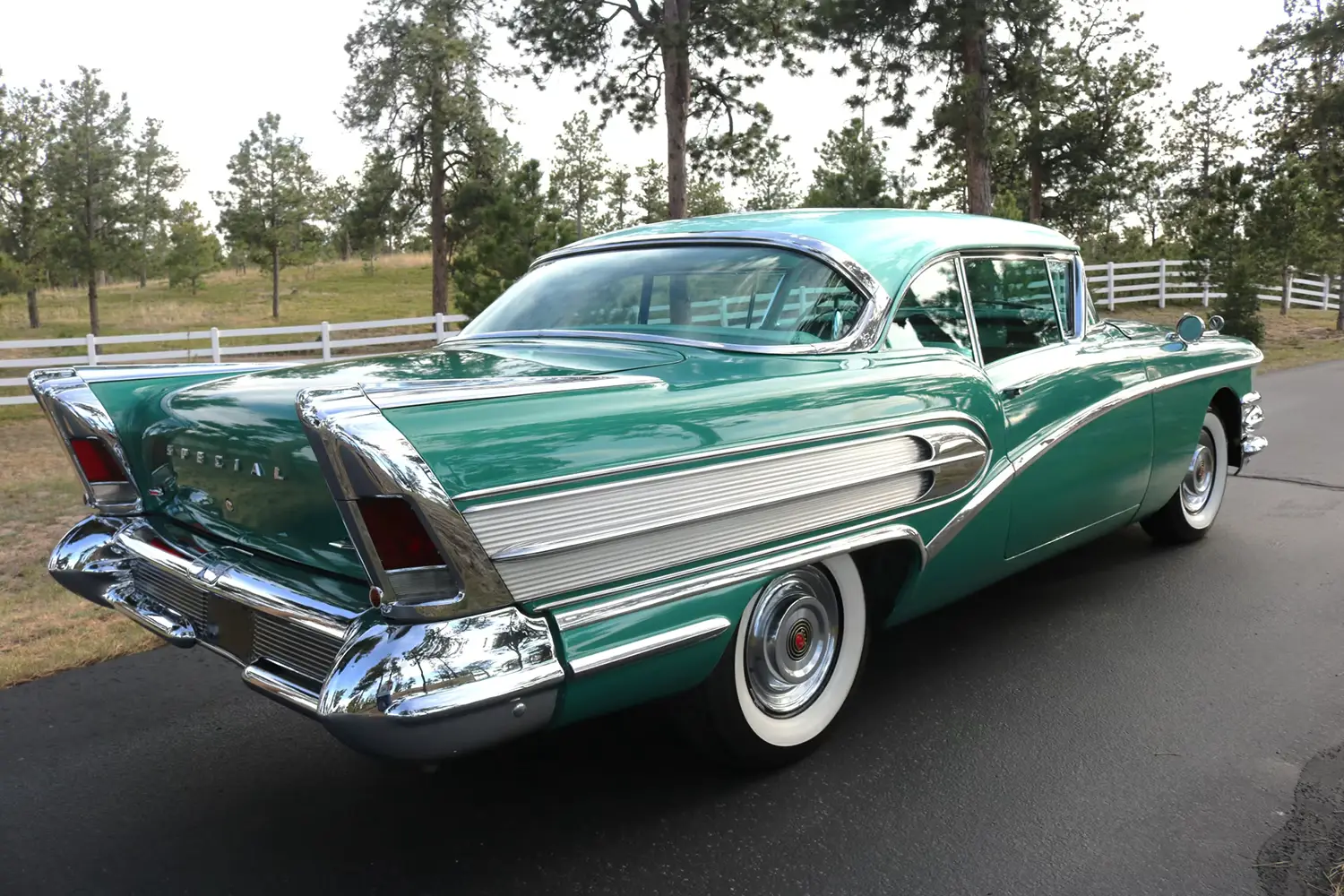 1958 Buick Special Hardtop - Photo 2