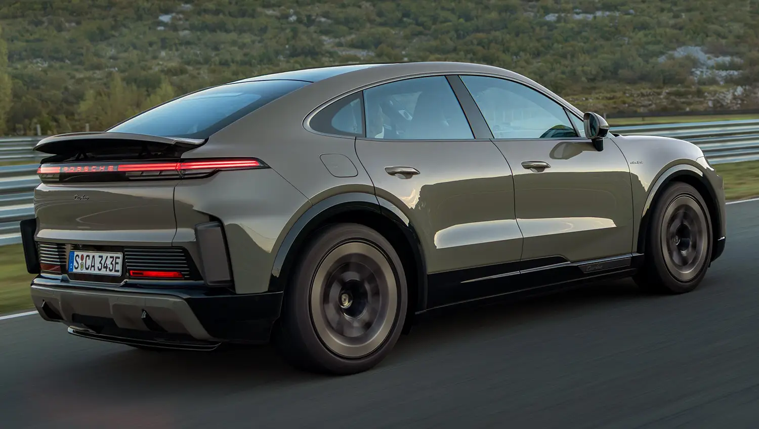 2026 Porsche Cayenne Turbo Coupe Electric - Photo 3