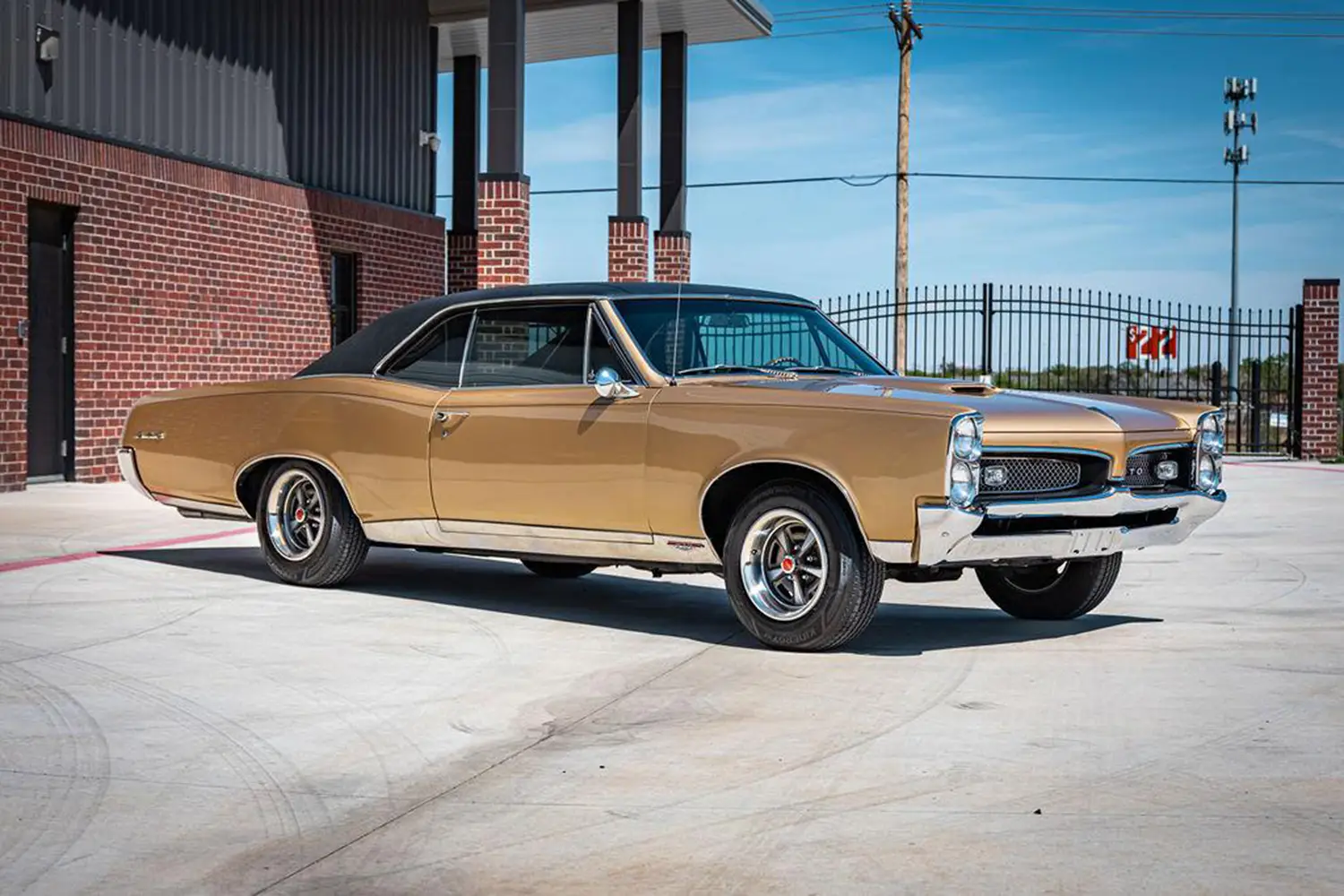 1967 Pontiac GTO Hardtop Coupe - Photo 2