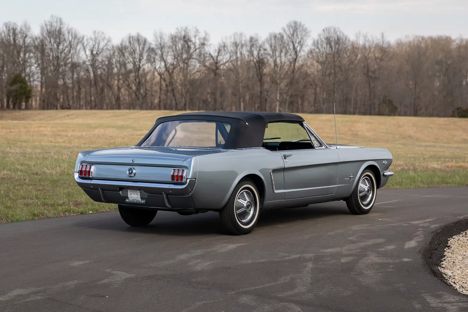 1965 Ford Mustang GT K-Code Convertible - Photo 2