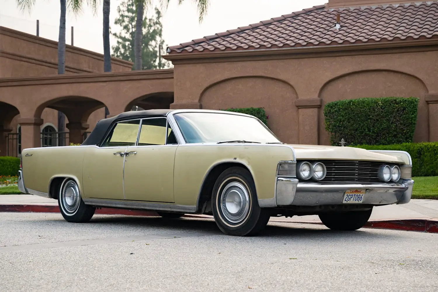 1965 Lincoln Continental Convertible - Photo 8