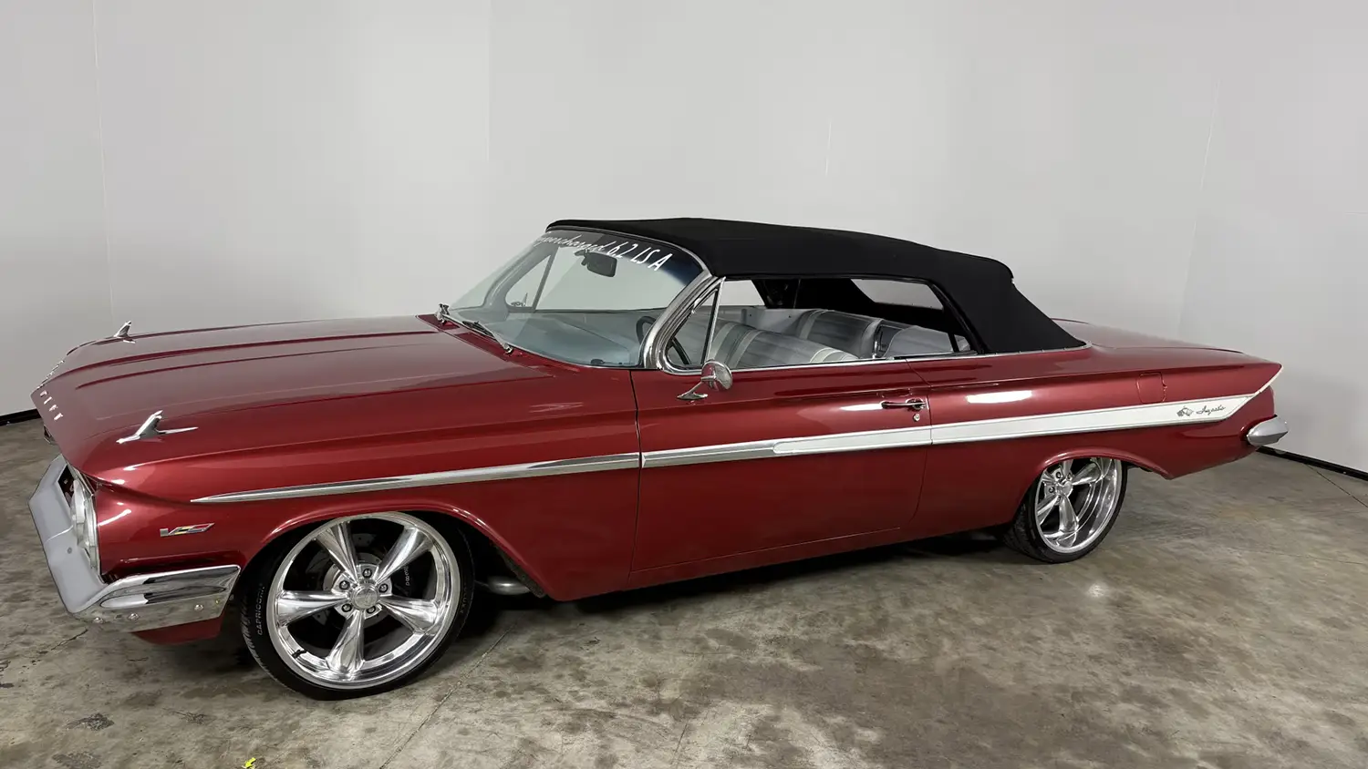 1961 Chevrolet Impala Convertible - Photo 6