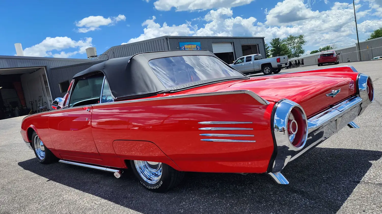 1962 Ford Thunderbird Convertible - Photo 2