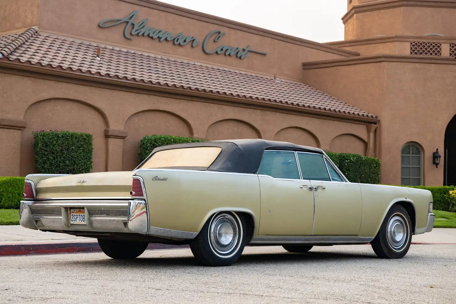 1965 Lincoln Continental Convertible - Photo 3