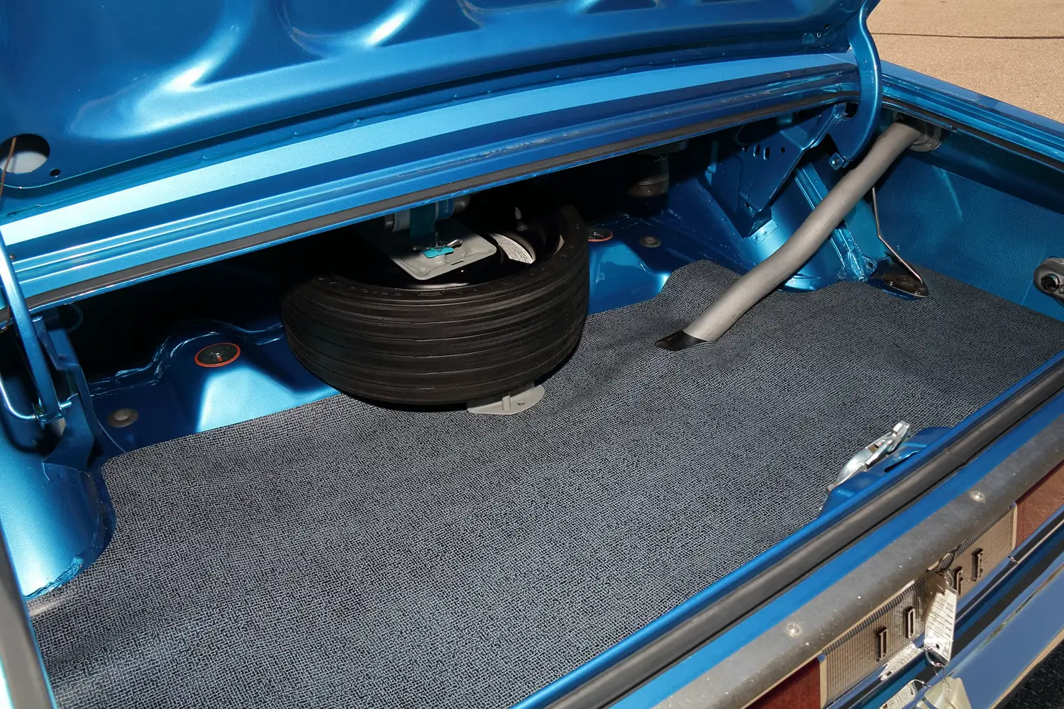 1970 Dodge Hemi Challenger R/T SE - Photo 9