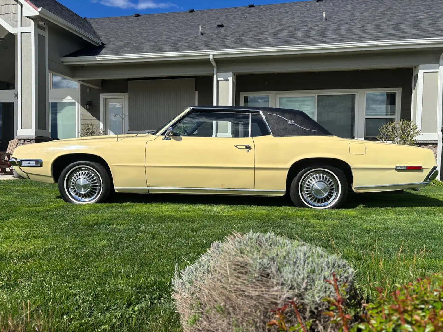 1968 Ford Thunderbird - Photo 2