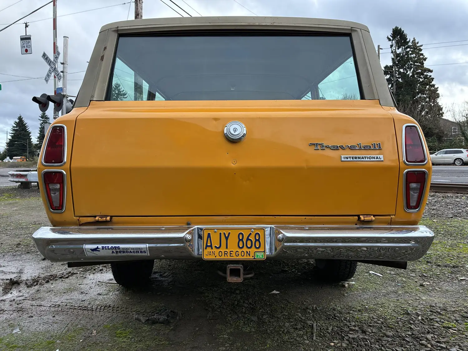 1974 International Harvester Travelall 100 Deluxe 4x4