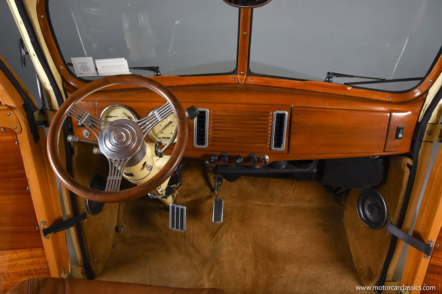 1939 Ford Deluxe Woodie Wagon - Photo 4