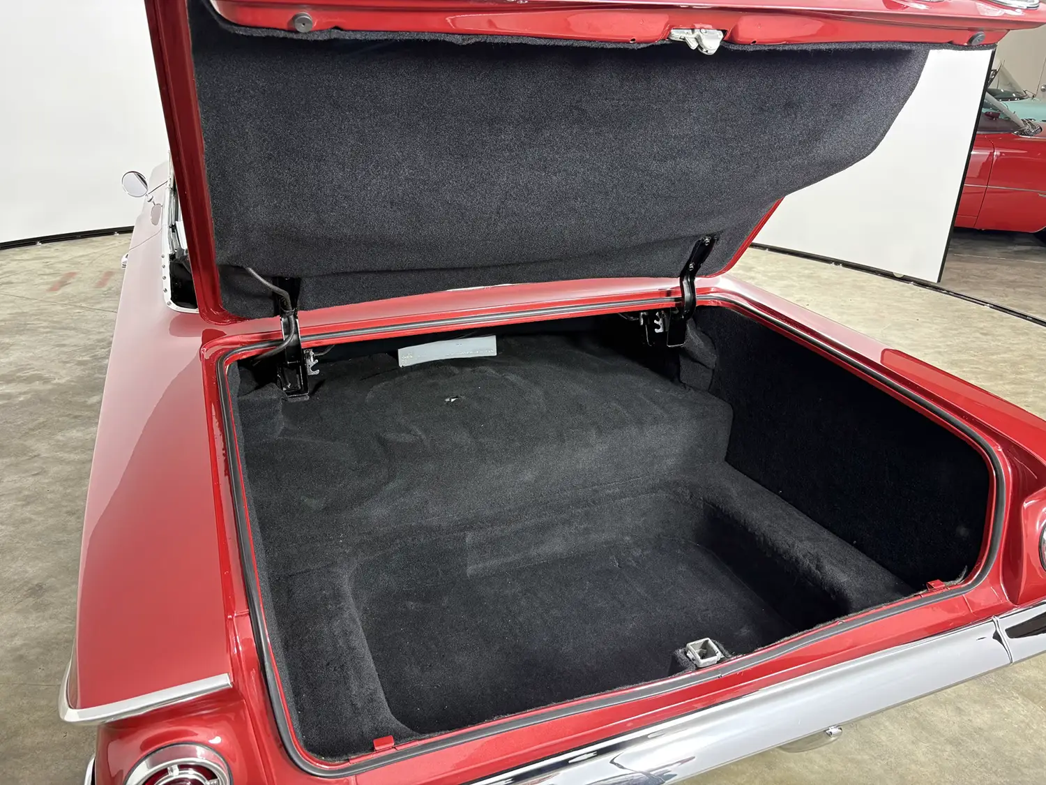 1961 Chevrolet Impala Convertible - Photo 7