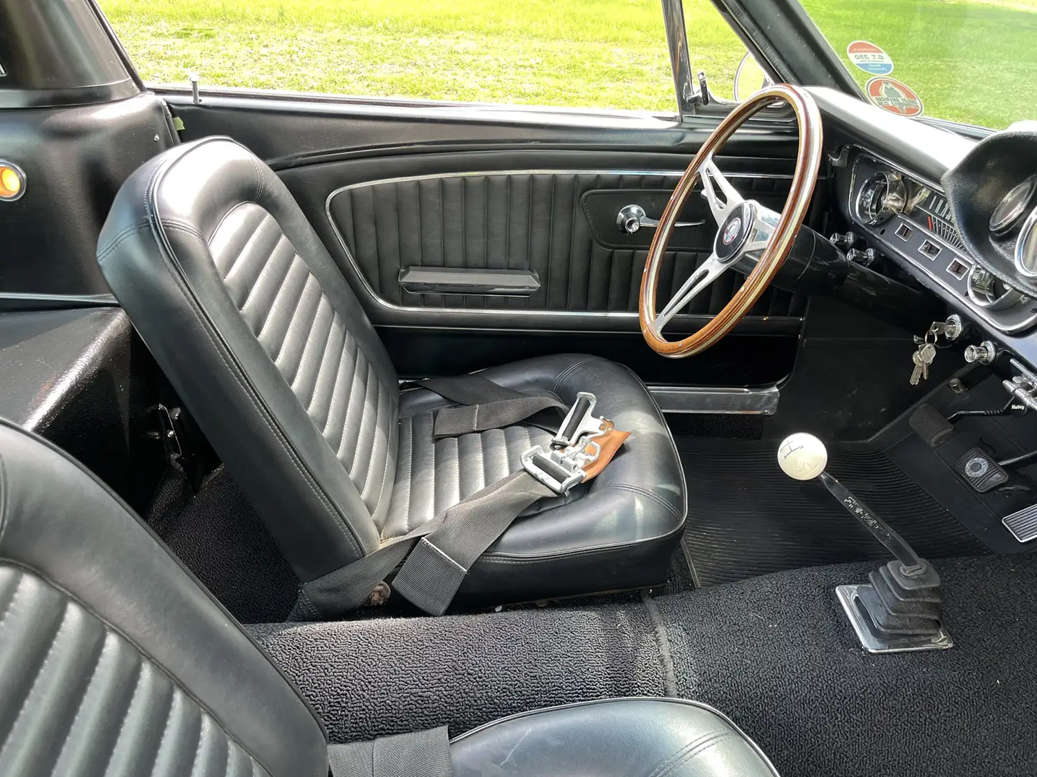 1965 Ford Mustang - Photo 8