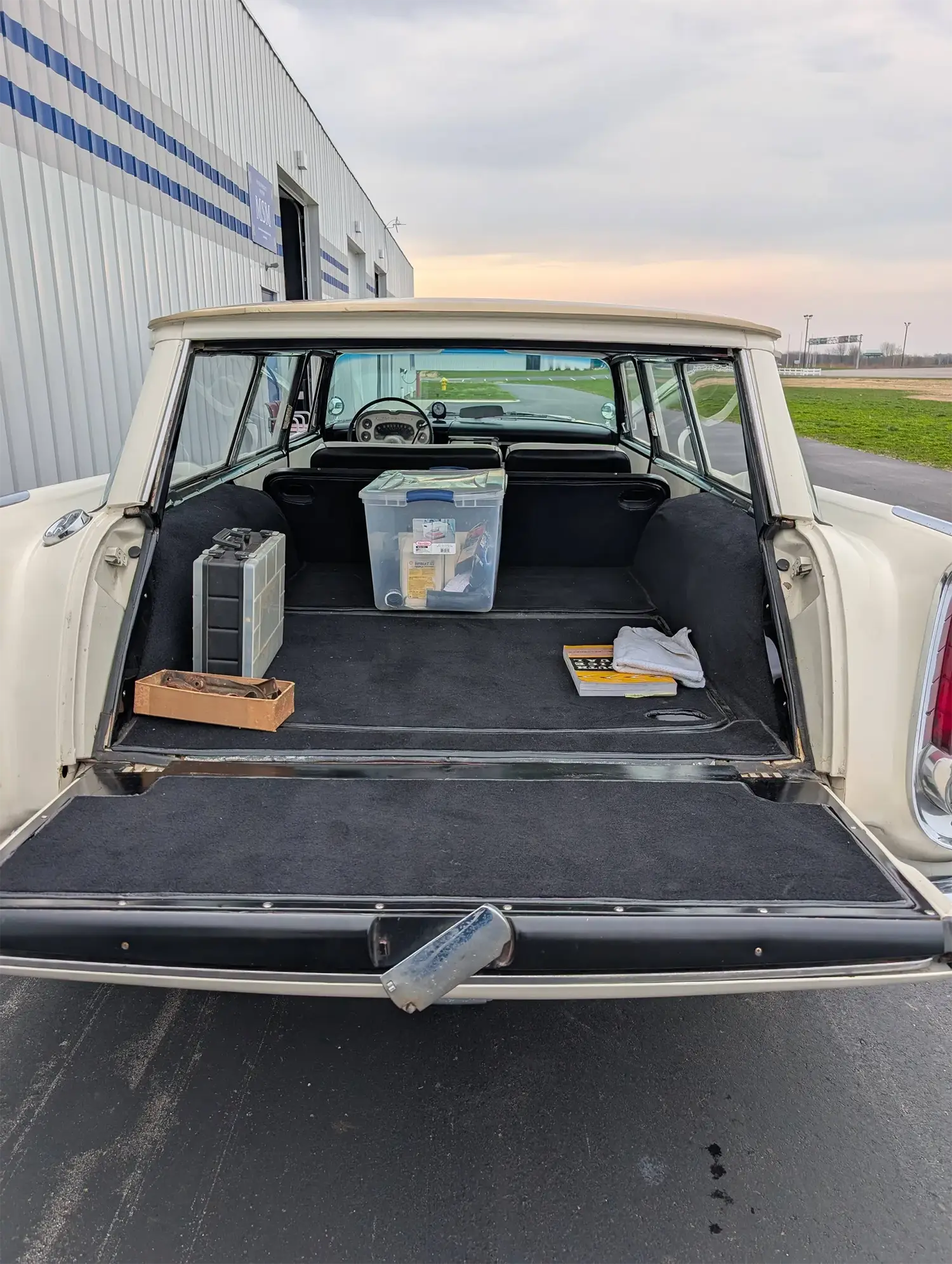 1957 Plymouth Suburban - Photo 7