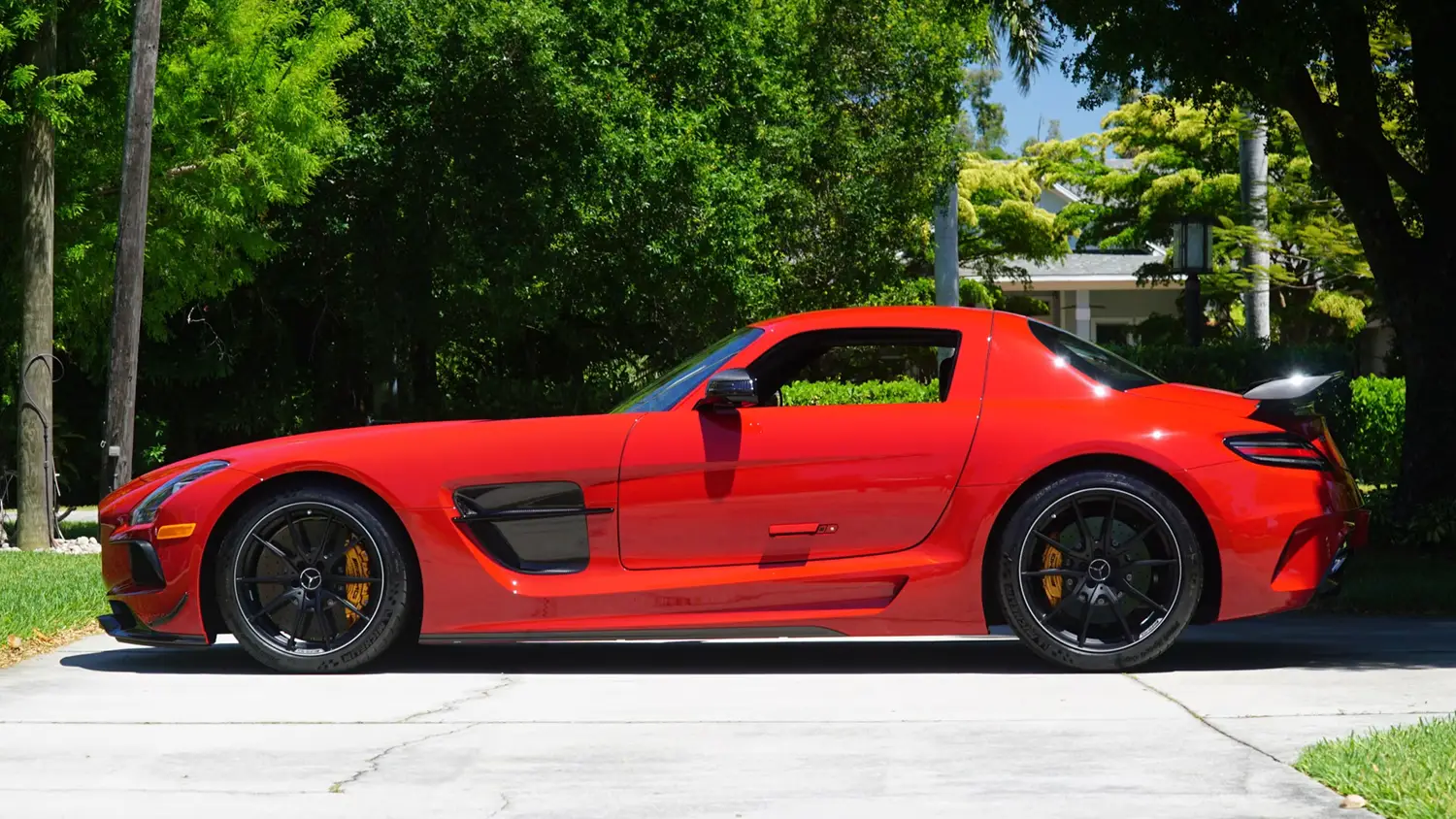 2014 Mercedes-Benz SLS AMG Black Series - Photo 2