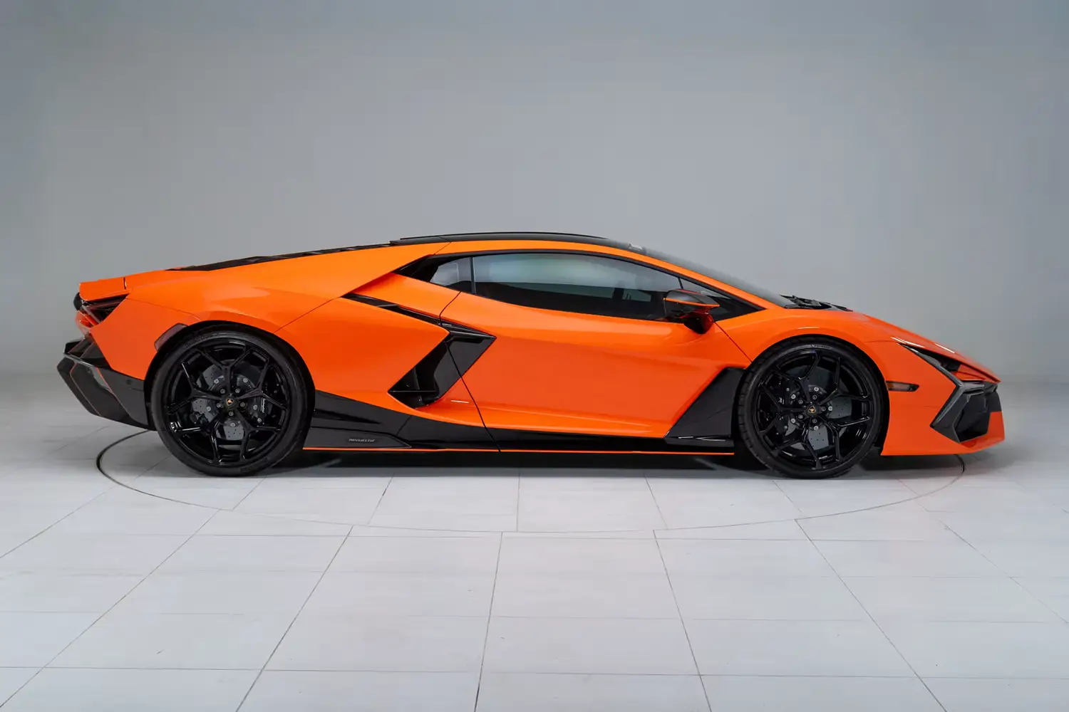 2024 Lamborghini Revuelto