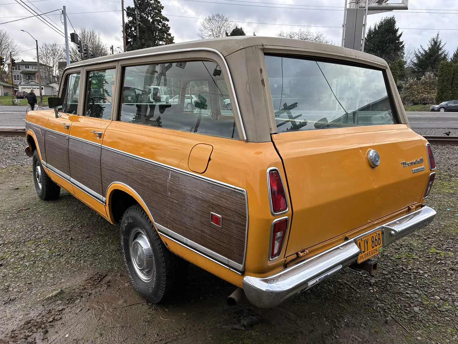 1974 International Harvester Travelall 100 Deluxe 4x4