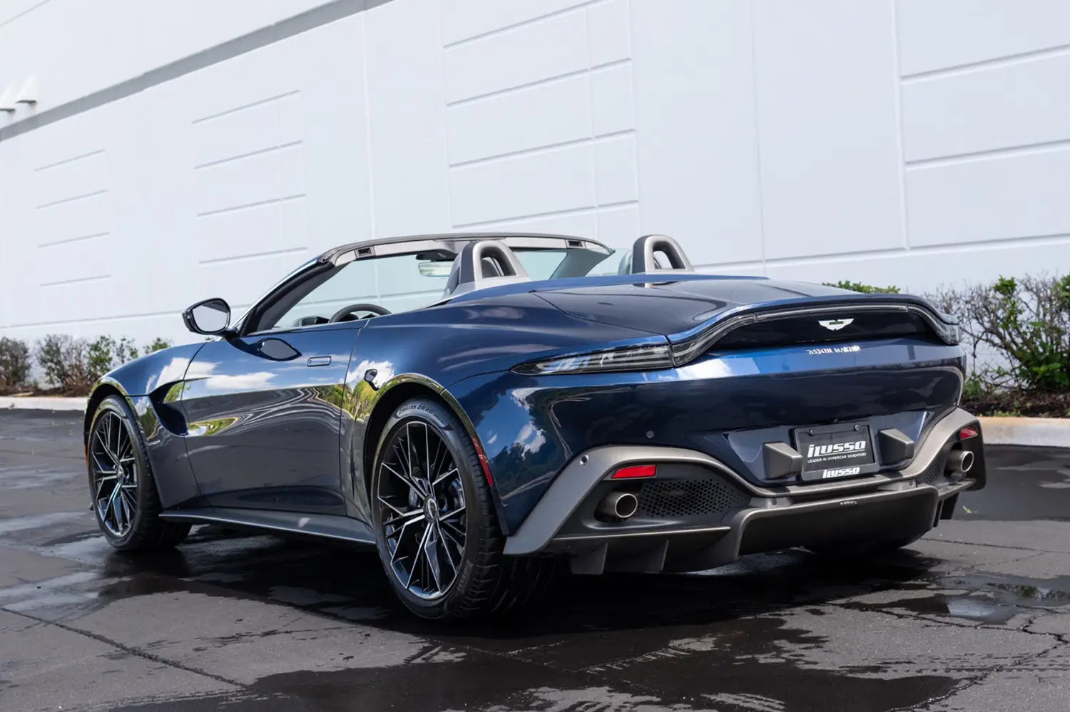 2021 Aston Martin Vantage Roadster