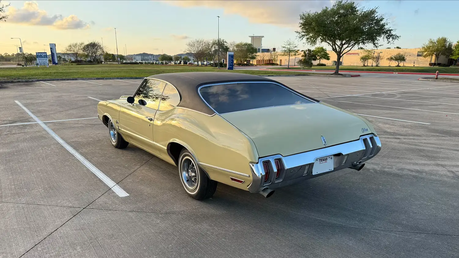 1970 Oldsmobile Cutlass Supreme Holiday Coupe
