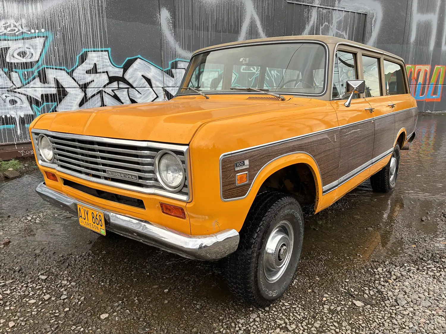 1974 International Harvester Travelall 100 Deluxe 4x4