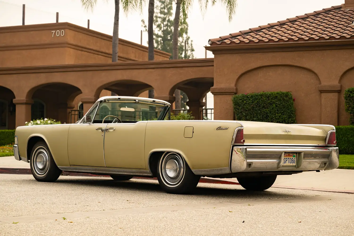 1965 Lincoln Continental Convertible - Photo 6