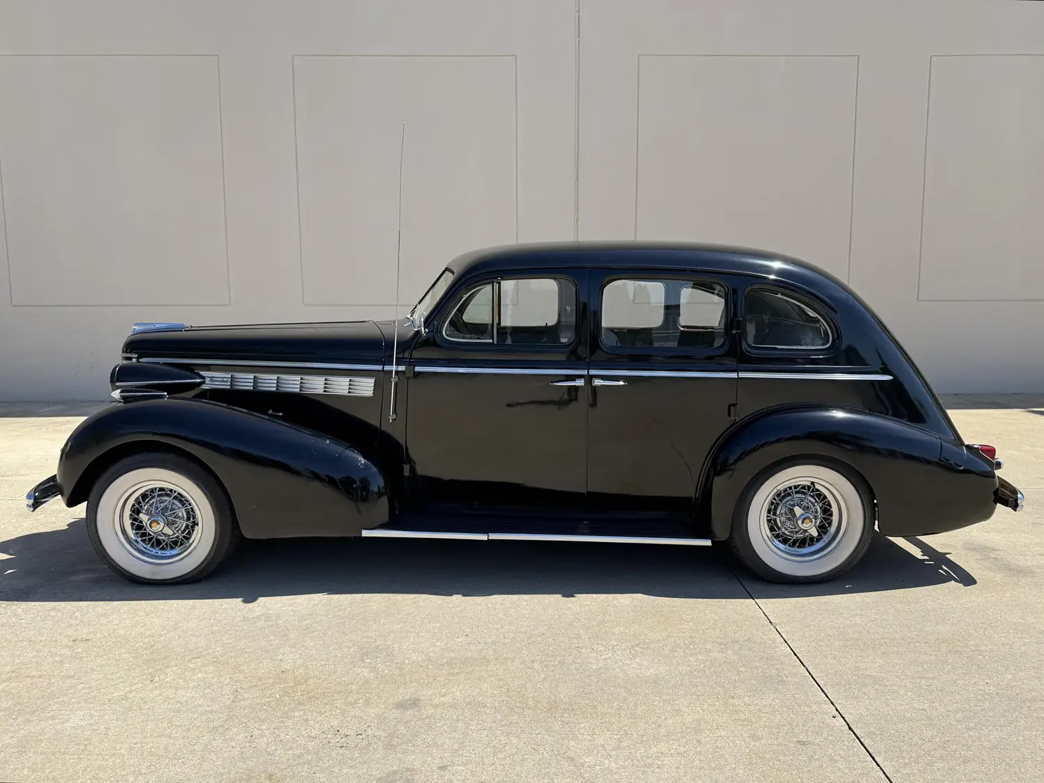 1938 Buick Series 40 Special - Photo 6