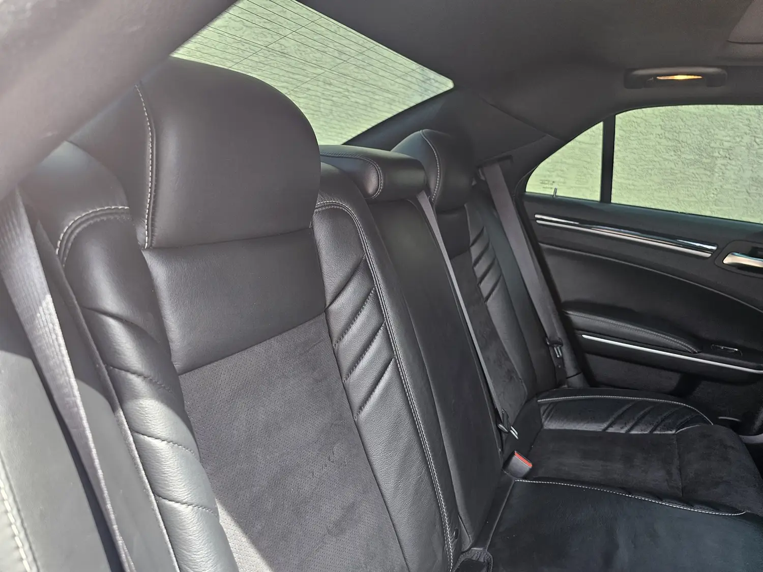 2020 Chrysler 300S - Photo 9