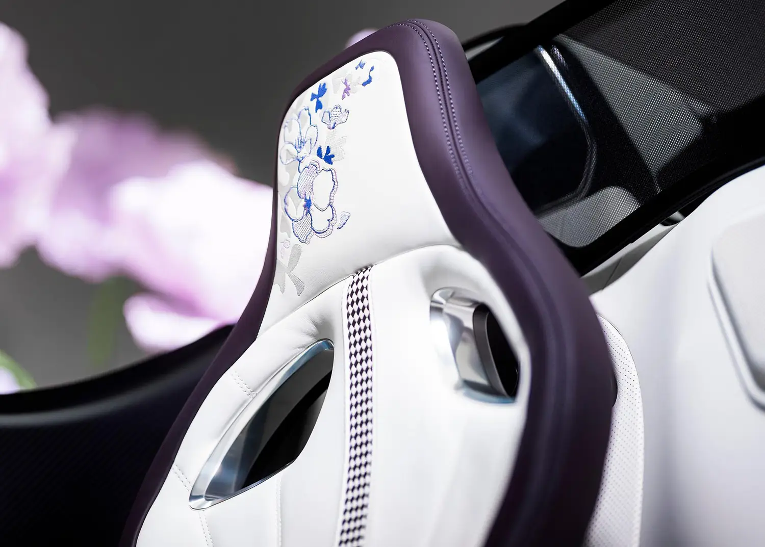 Bugatti W16 Mistral Caroline