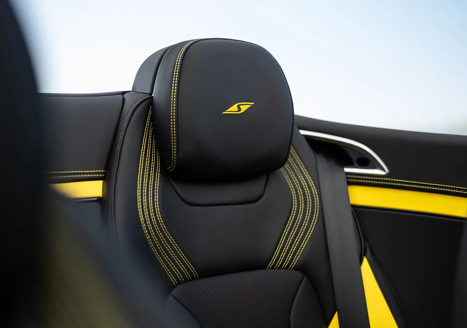 2027 Bentley Continental GTC S - Photo 9