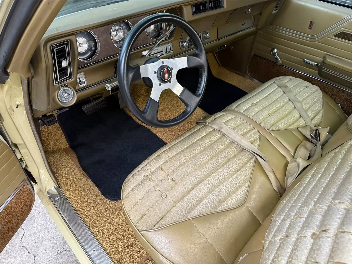 1970 Oldsmobile Cutlass Supreme Holiday Coupe