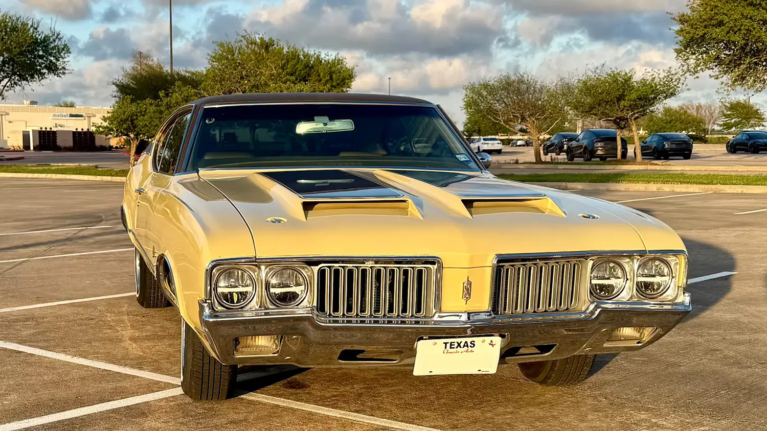 1970 Oldsmobile Cutlass Supreme Holiday Coupe