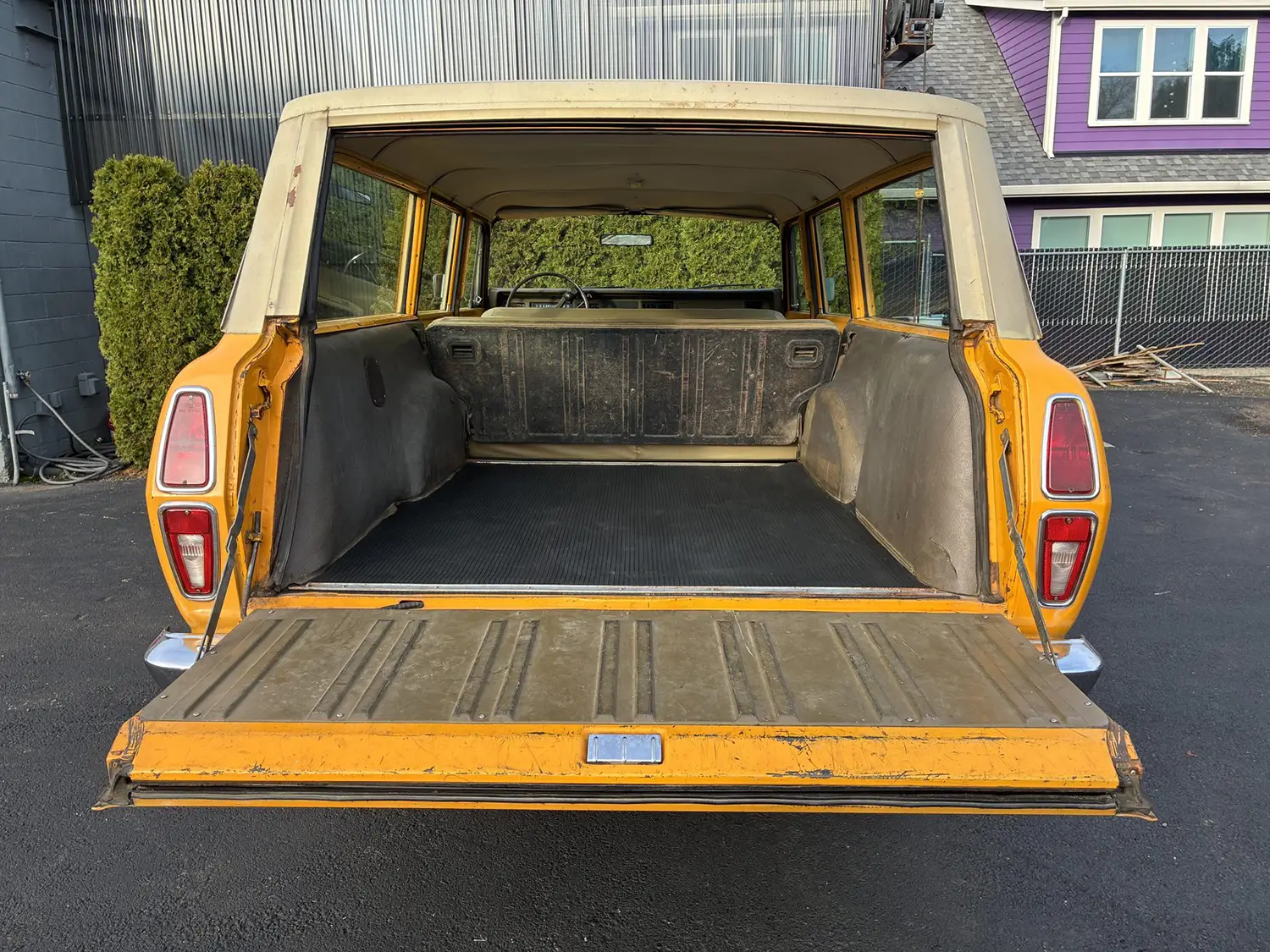 1974 International Harvester Travelall 100 Deluxe 4x4