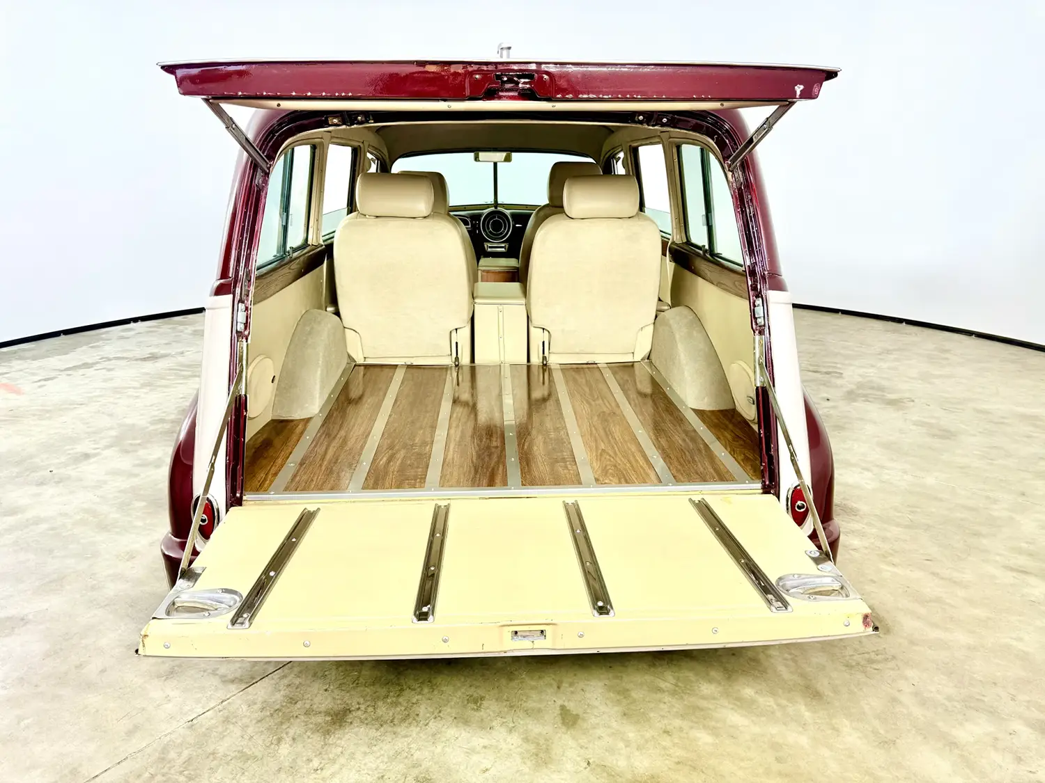 1951 Pontiac Streamliner Custom Wagon - Photo 10