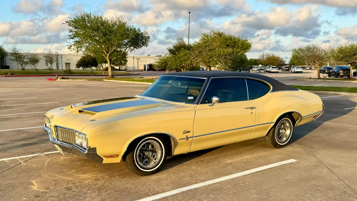 1970 Oldsmobile Cutlass Supreme Holiday Coupe