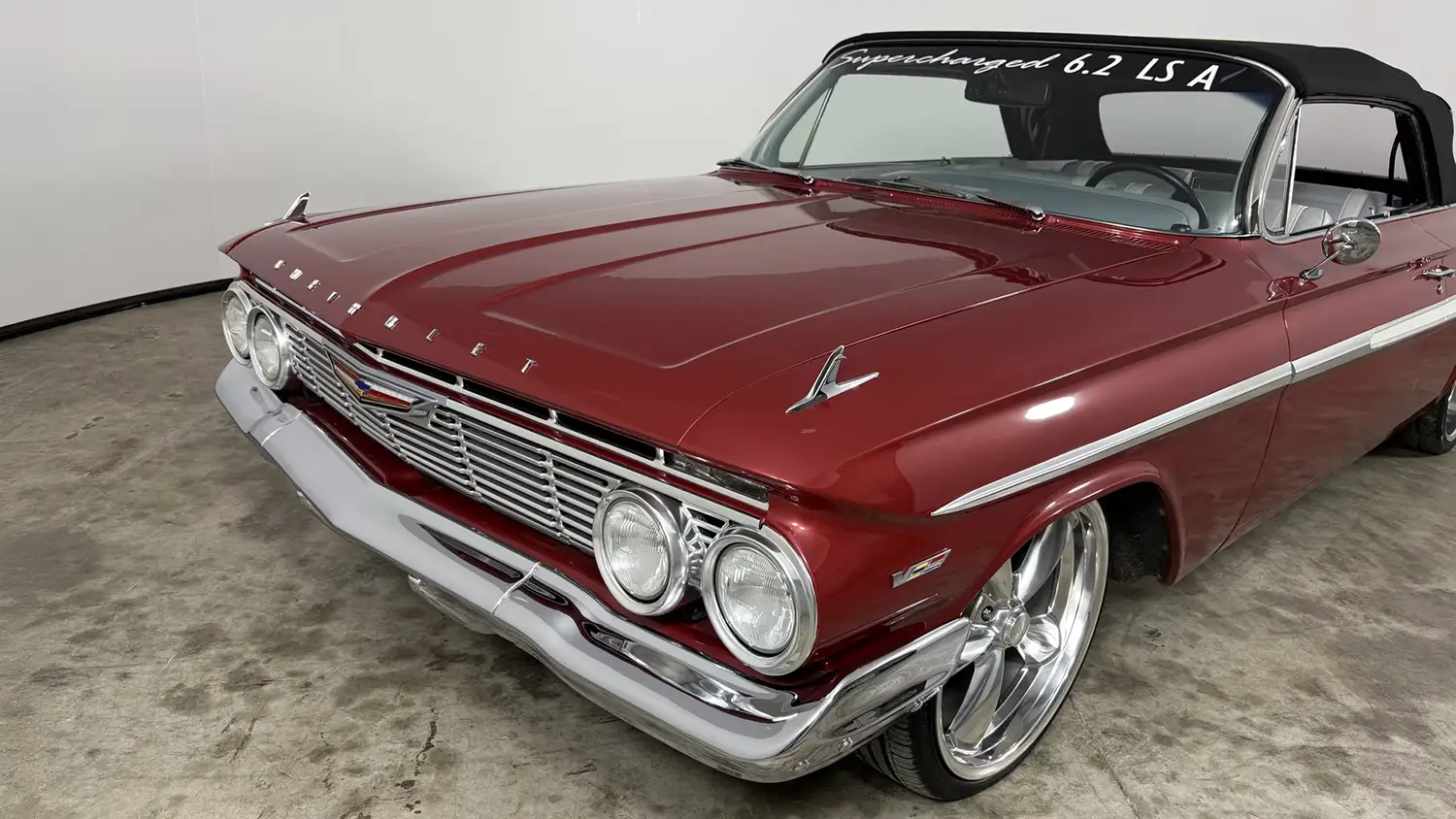 1961 Chevrolet Impala Convertible - Photo 1