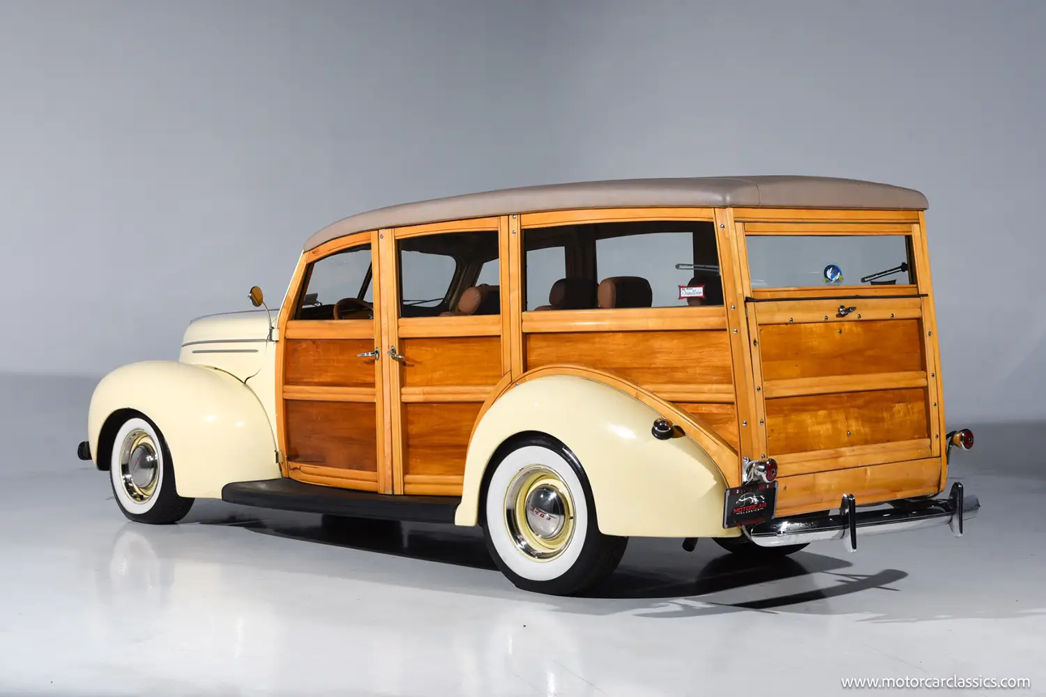 1939 Ford Deluxe Woodie Wagon - Photo 3