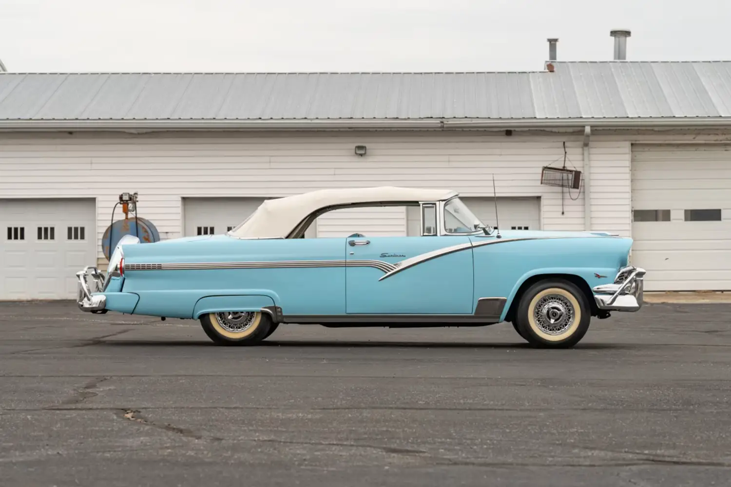 1956 Ford Fairlane Sunliner