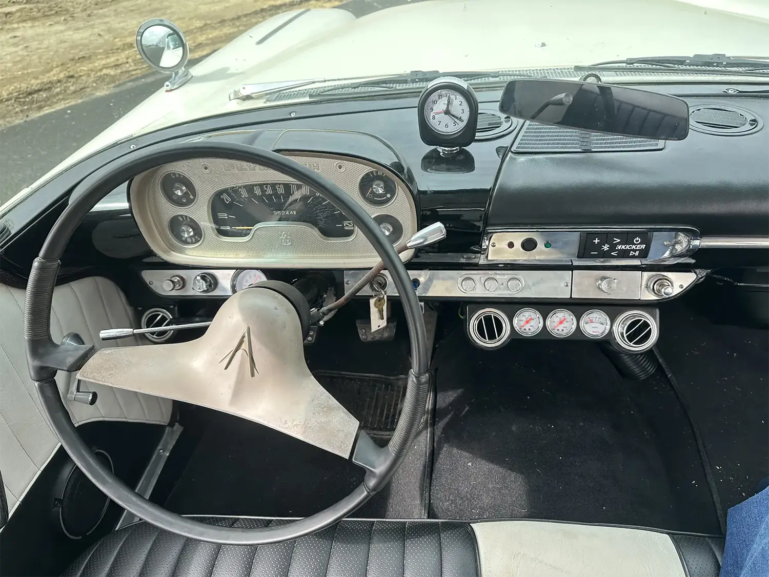 1957 Plymouth Suburban - Photo 11