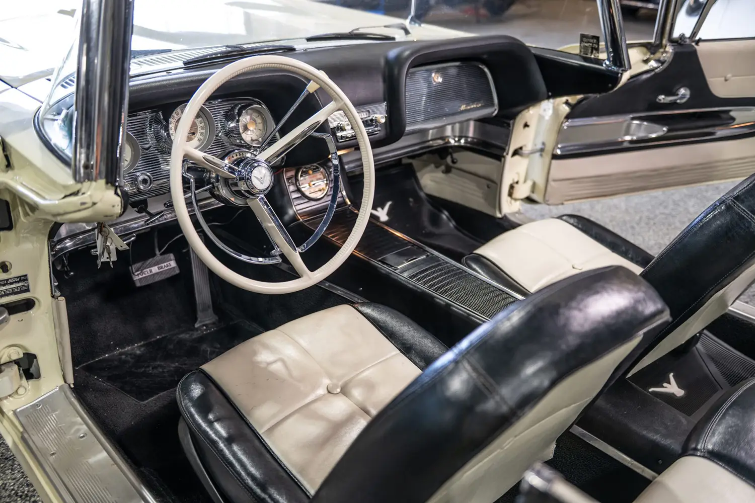 1960 Ford Thunderbird convertible