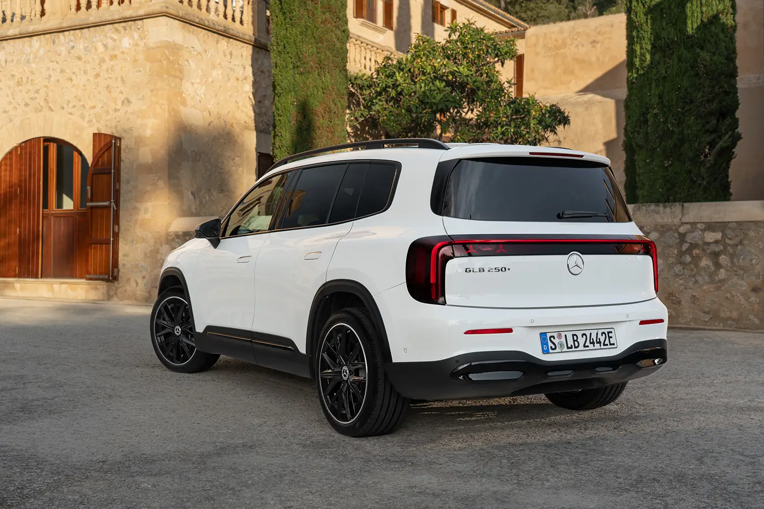 2027 Mercedes-Benz GLB