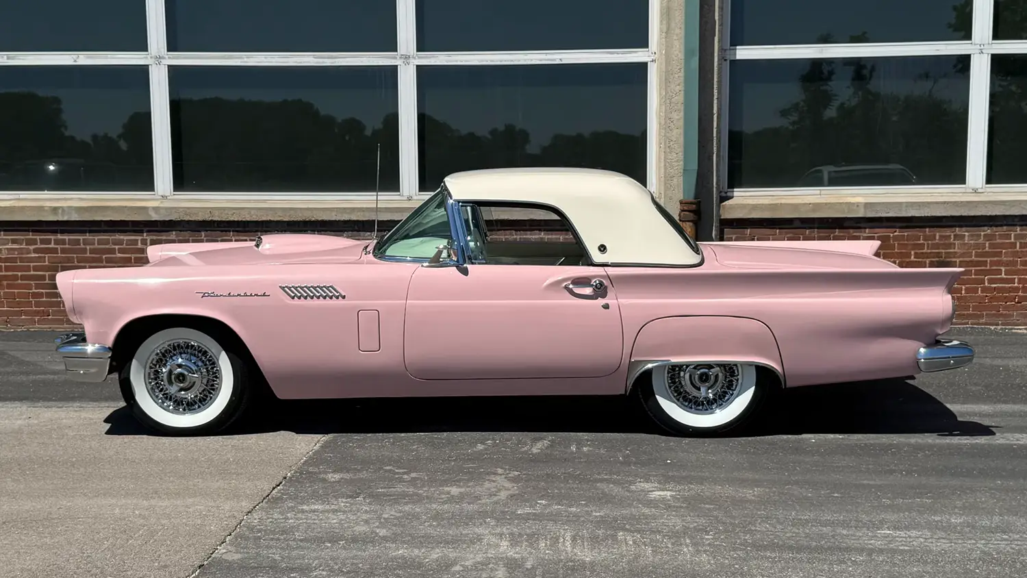 1957 Ford Thunderbird Convertible - Photo 3