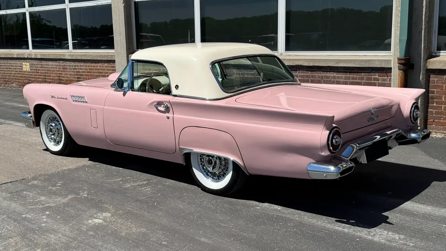 1957 Ford Thunderbird Convertible - Photo 2
