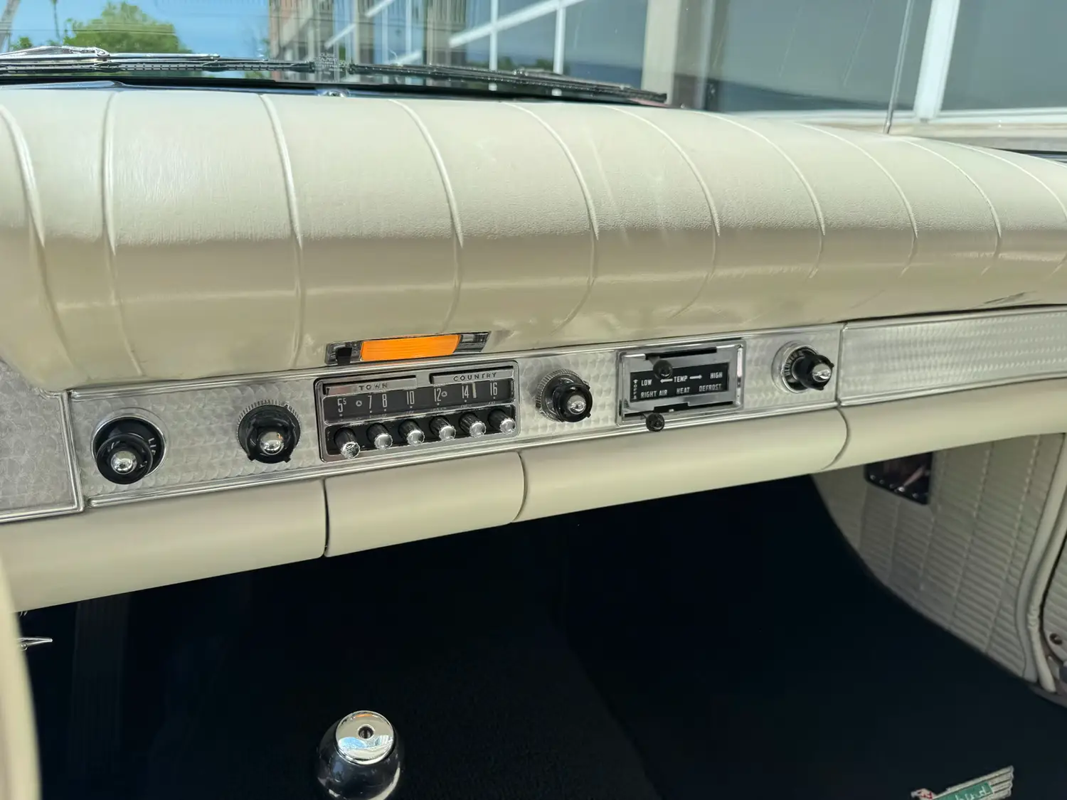 1957 Ford Thunderbird Convertible - Photo 7