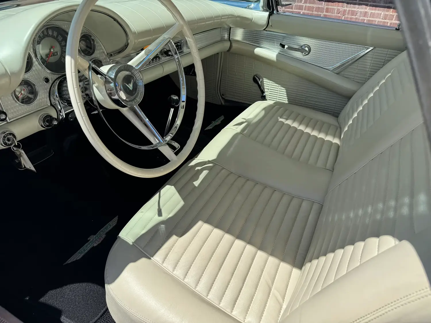 1957 Ford Thunderbird Convertible - Photo 4